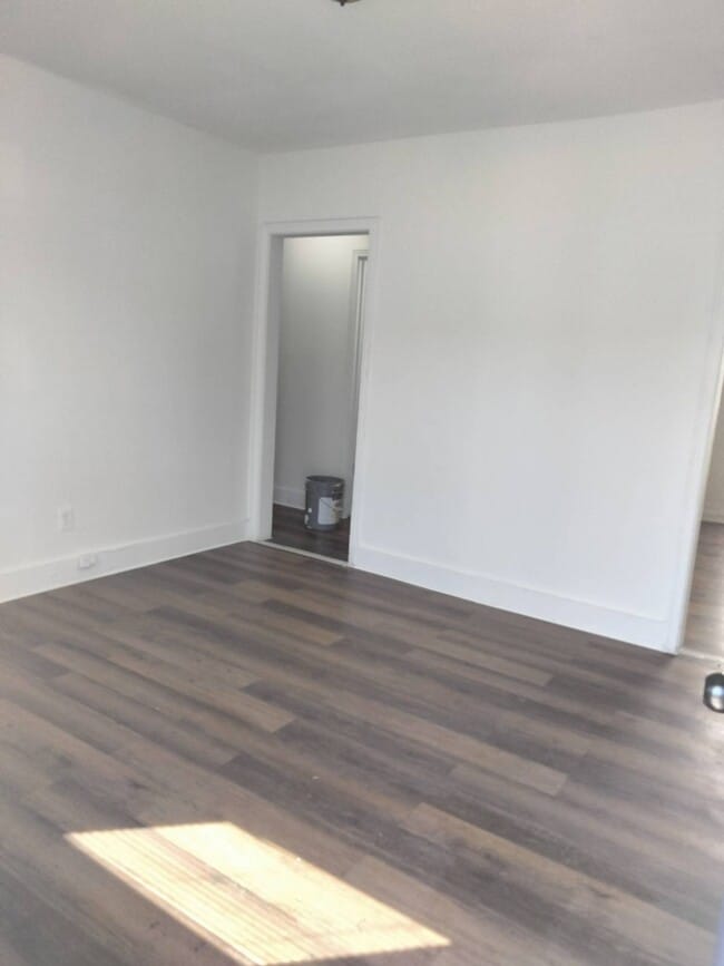 Building Photo - 614 1st St N