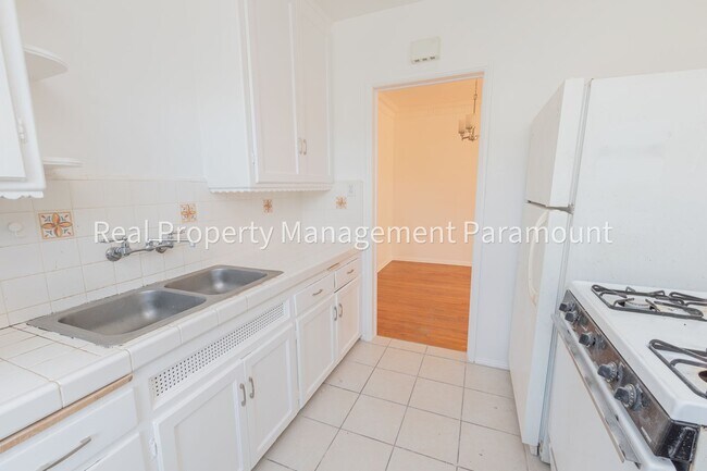 Building Photo - 1460 Orange Grove Ave