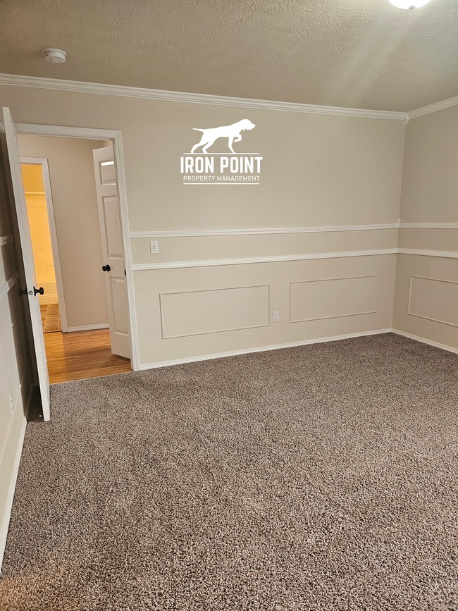 Building Photo - Candlestick Park Sub-3bed/2bath w/2 car ga...