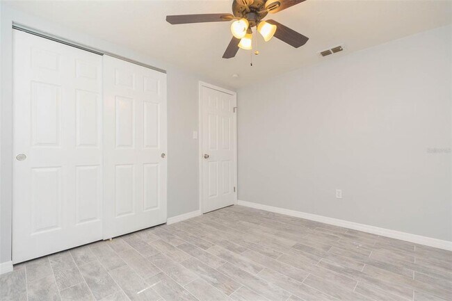 Building Photo - 12814 Kings Manor Ave