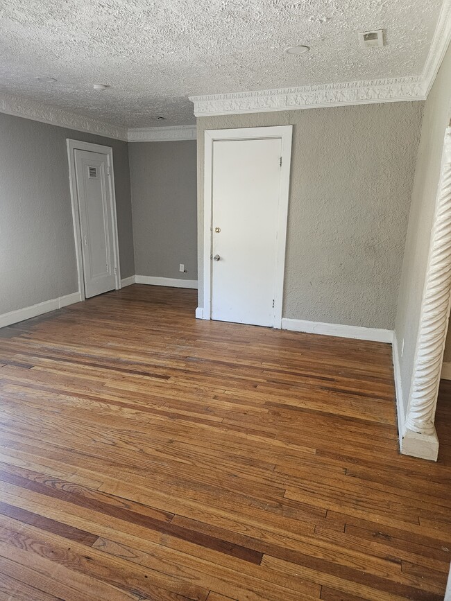 Building Photo - 14033 Cherrylawn St
