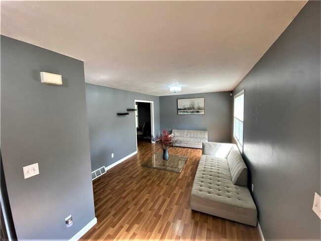 Building Photo - 303 Reservoir Ave