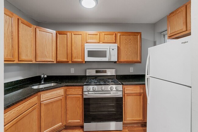 Building Photo - 1027 Bennett Pl
