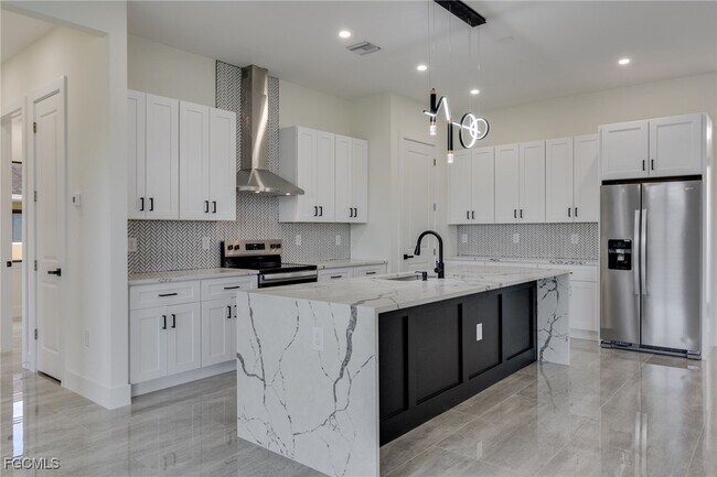 Building Photo - 153 SE 21st St