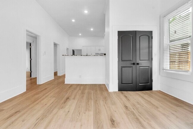 Building Photo - 1721 Nelson Ave