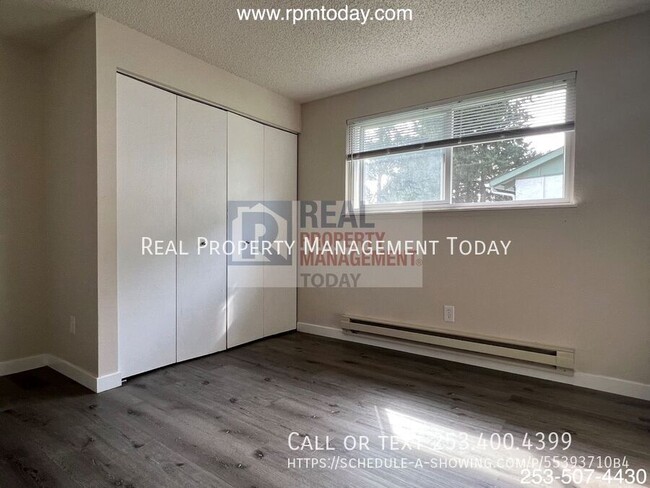 Building Photo - Remodeled 2 Bedroom With Garage!