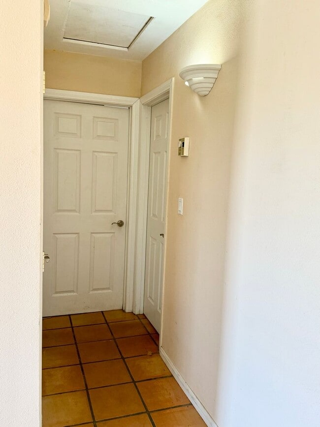 Building Photo - Come soon! 2 Bedroom home