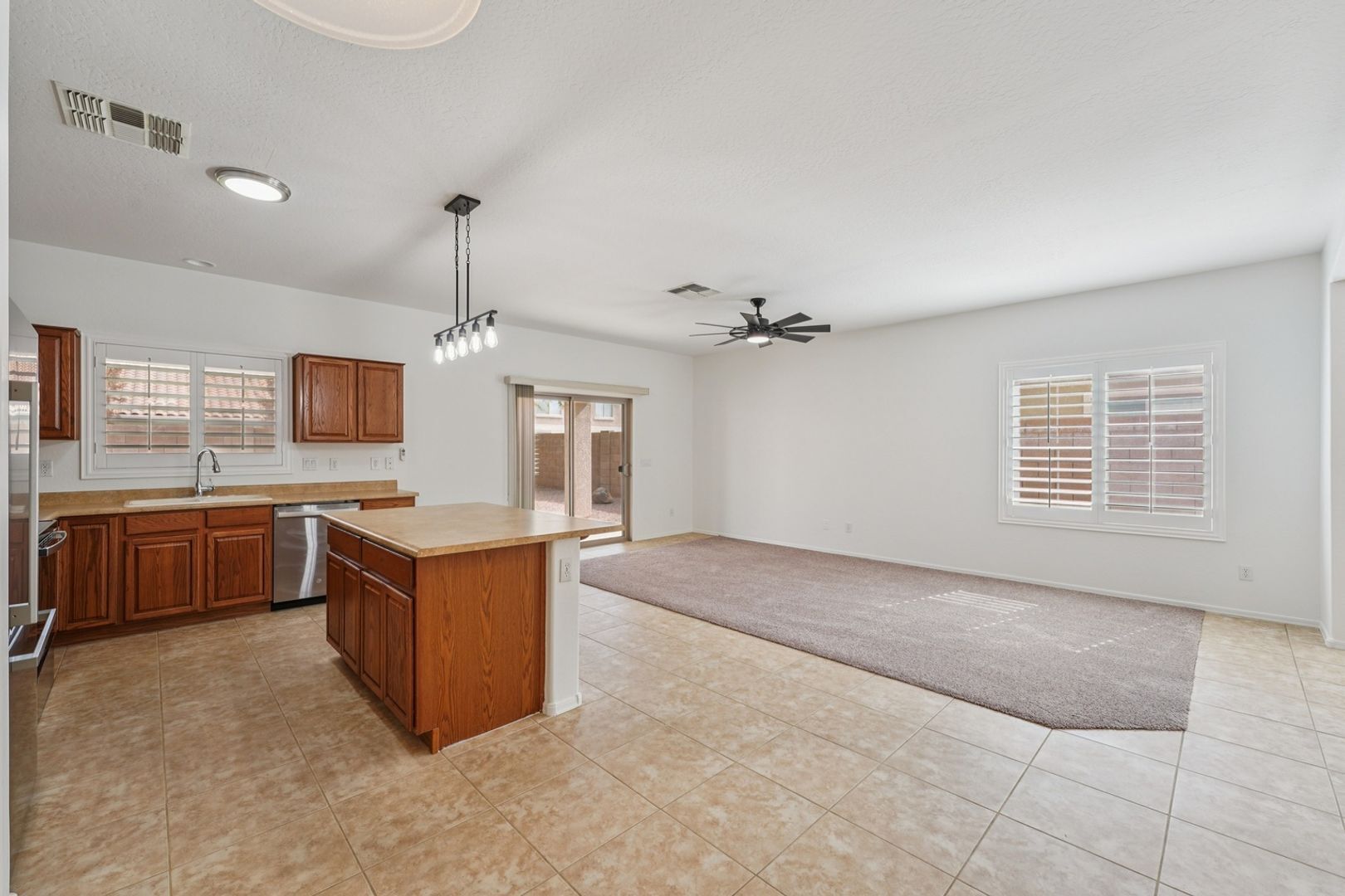 Building Photo - 1268 E Birdland Dr
