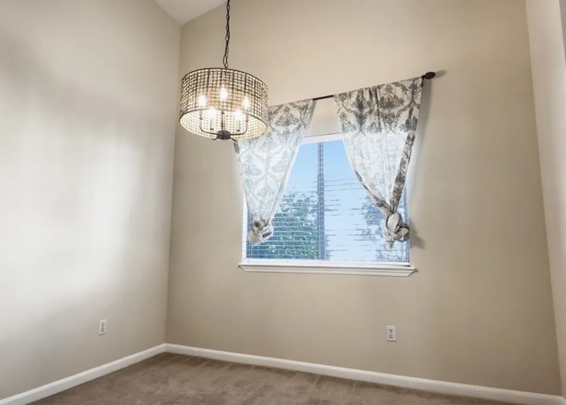 Building Photo - 10665 Cherry Hills Dr