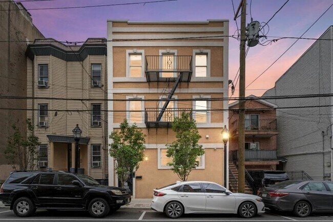 Primary Photo - 2505 Central Ave