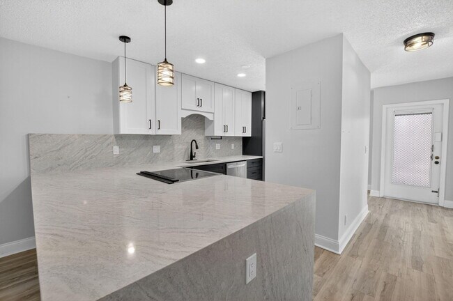 Building Photo - 2401 Del-Aire Blvd