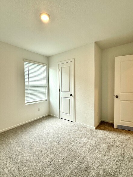 Building Photo - 934 Pertuso Ln