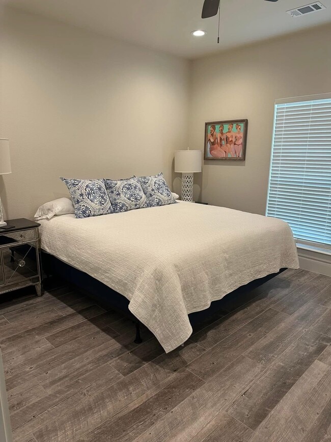 Building Photo - 315 Bluebird Cir