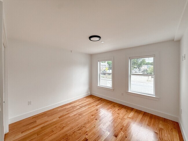 Building Photo - 232 Lynnfield St