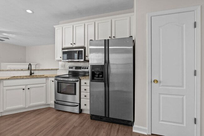 Building Photo - Beautiful 2-Bedroom, 2.5-Bath condo for Rent in Virginia Beach