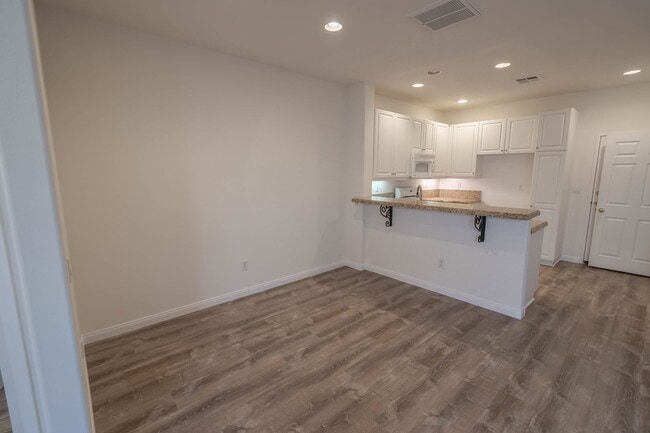 Building Photo - The Palisades -  3 Bedroom Townhome for Rent in Stevenson Ranch!