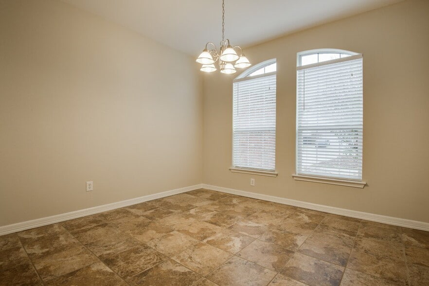 Building Photo - 3821 Willowick Cir