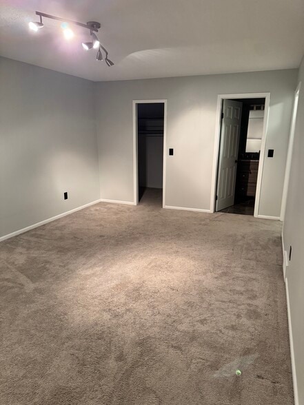 Building Photo - 4310 Hyde Park