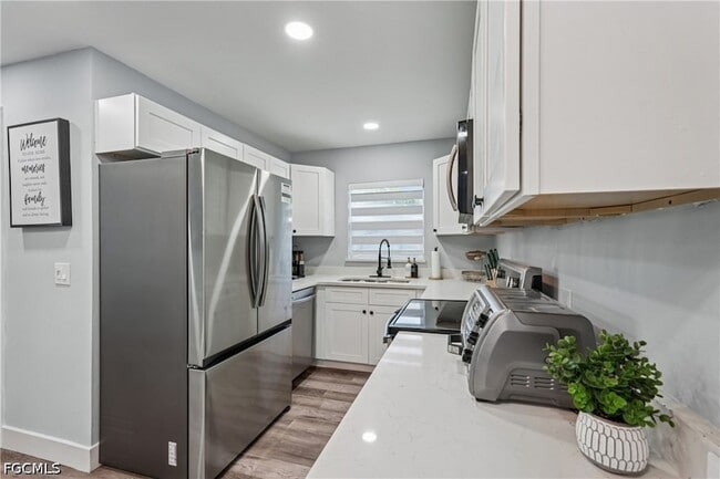 Building Photo - 92 Oak St