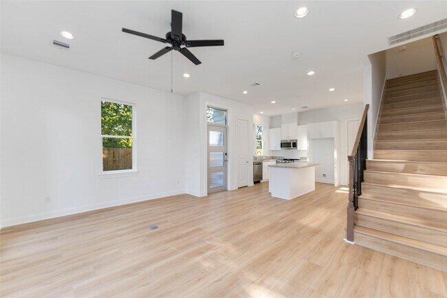 Building Photo - 5119 Briscoe St
