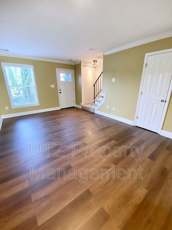 Building Photo - 538 Wellington Ct