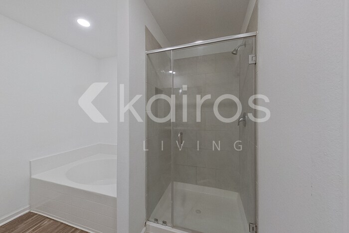 Building Photo - 946 Shady Brk