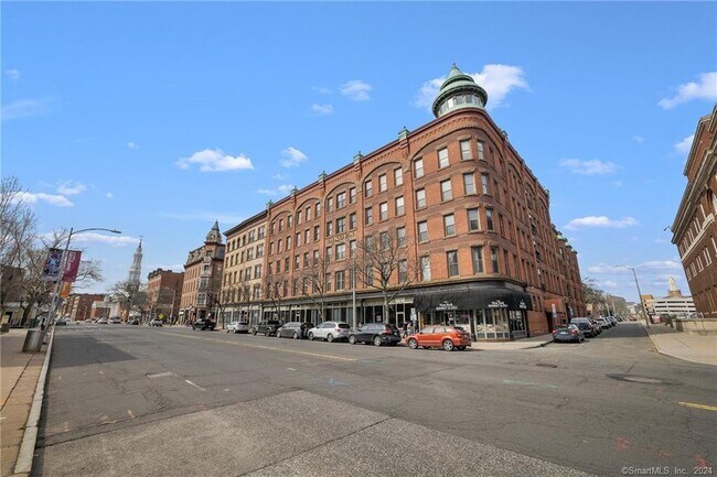 Primary Photo - 1 Linden Pl