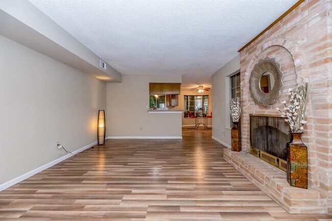 Building Photo - 2710 Yorktown Dr