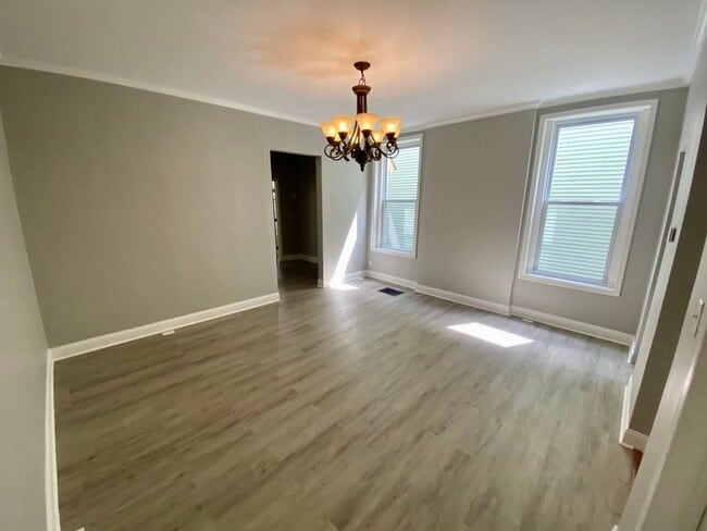 Building Photo - 6 Bed/2.5 Bath Mins. From UC $600/pp ($3,600/mo)!