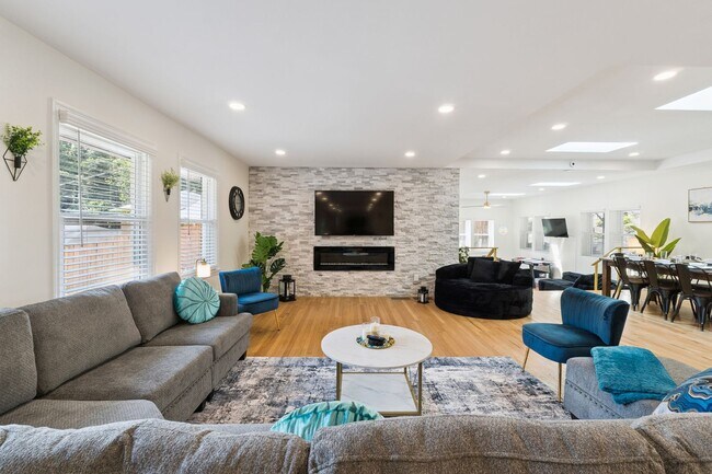 Building Photo - Fully Furnished: Beautiful 4-Bedroom Home ...