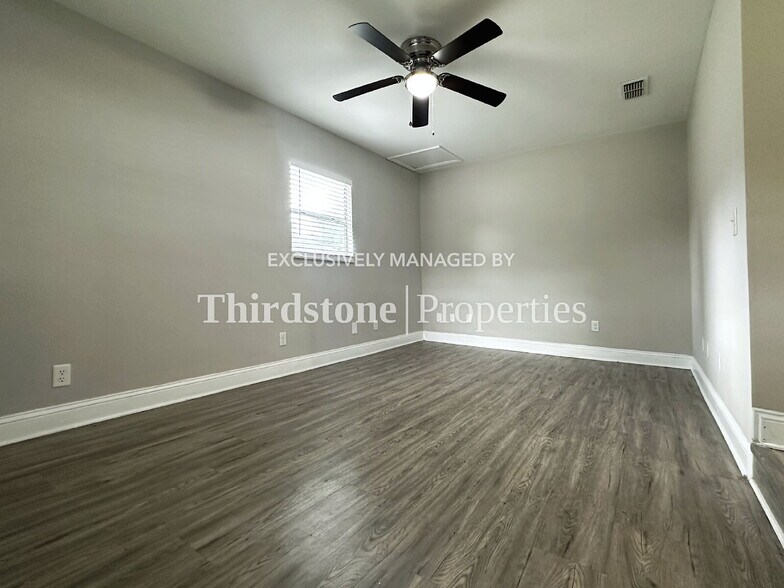 Building Photo - 455 W Clermont Dr