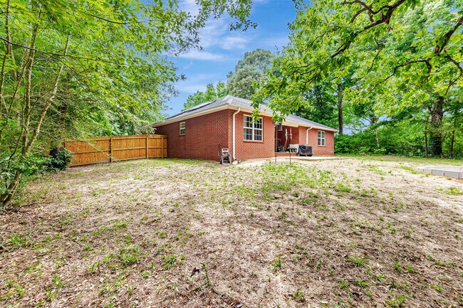 Building Photo - 121 Hillwood Dr