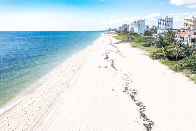 Building Photo - 2605 Bay Dr