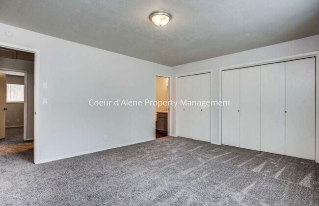 Building Photo - 2 bed, 2 bath duplex in Hayden