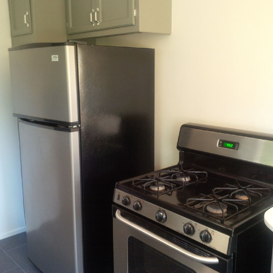appliances - 809 N Las Palmas Ave