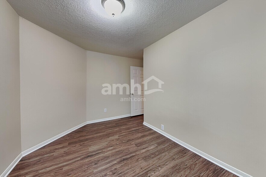 Building Photo - 5602 Darby Square Trl