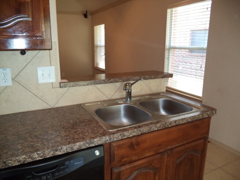 Building Photo - 2121 Ingrid Ln