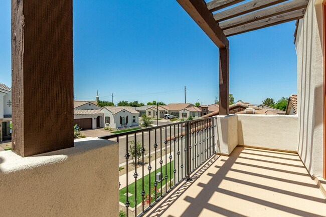 Building Photo - Gilbert Large 5 Bed 4.5 Bath Home with
