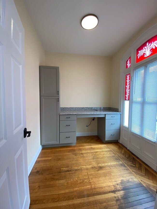 Building Photo - 416 Pearl St