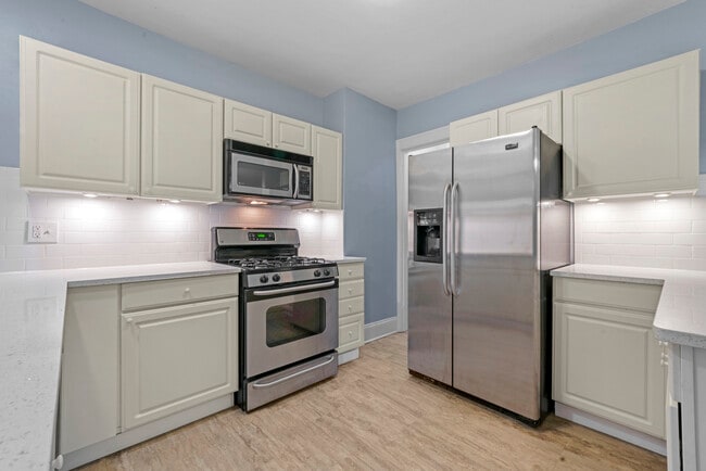 Building Photo - 304 S Kenilworth Ave