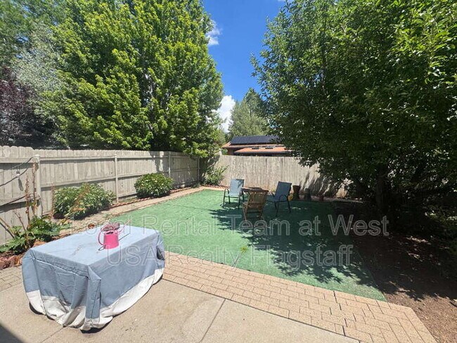 Building Photo - 1742 N Blue Spruce Cir