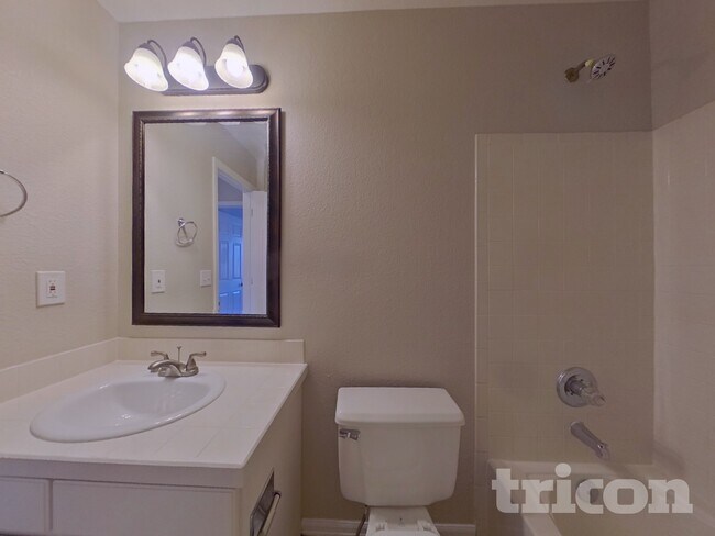 Building Photo - 5694 S Quemoy Ct