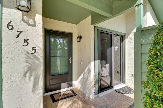 Building Photo - 6755 SE Bunker Hill Dr
