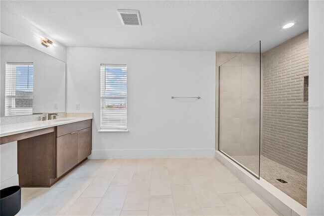 Building Photo - 1694 Pinecliff Dr