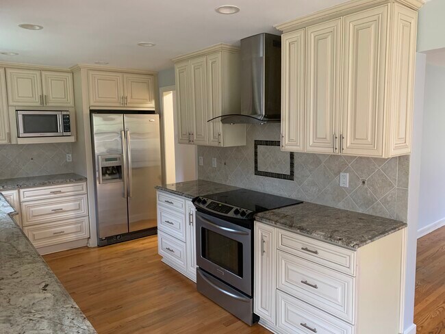 Building Photo - 19 Mohawk Dr