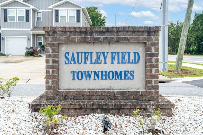 Building Photo - Newer 3 Bed/2.5 Bath Townhome with Modern ...