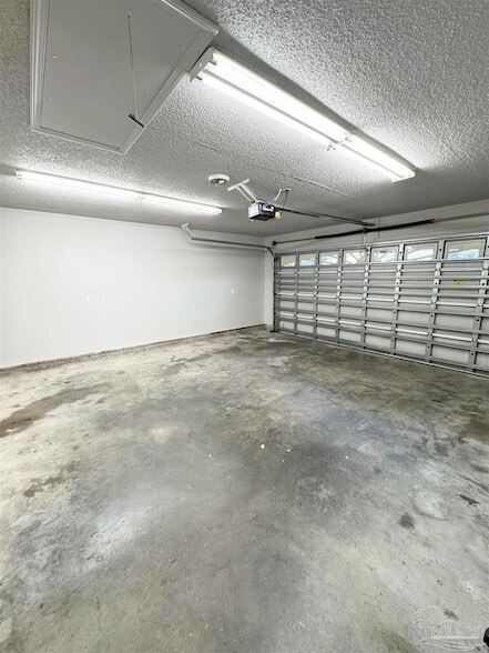 Building Photo - 5661 Fairview Dr