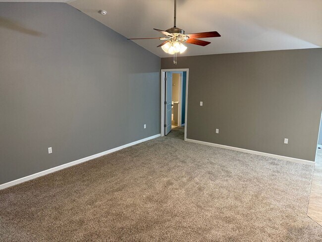 Building Photo - Charming home close to Turkey Creek, No HO...