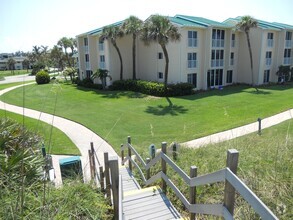 Building Photo - VACATION RENTAL ON S. HUTCHINSON ISLAND IN...