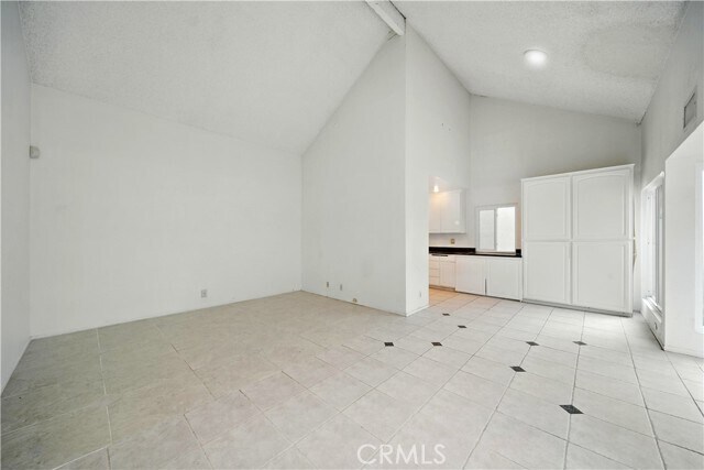 Building Photo - 75 Willow Tree Ln
